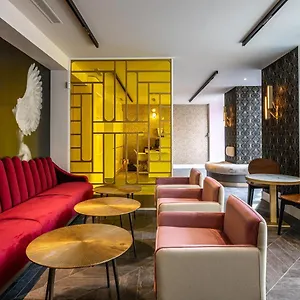Nude - Color Vision Hotell